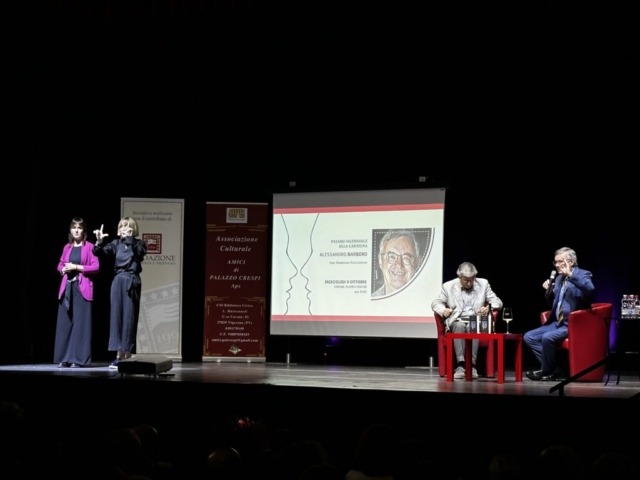 alessandro-barbero-e-la-traduzione-in-lis-in-collaborazione-con-l_associazione-guanti-rossi