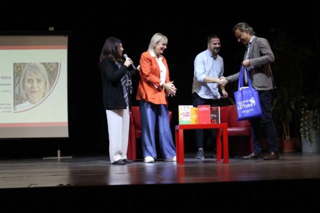 antonella-viola-sul-palco-con-tedesco-armelli-e-il-sindaco-ceffa